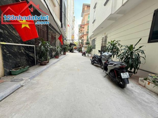 Nhà Phạm Thận Duật, Cầu Giấy. 55mx5; MT 4m; Giá 17.8 tỷ  SIÊU PHẨM - PHÂN LÔ - Ô TÔ TRÁNH - 2