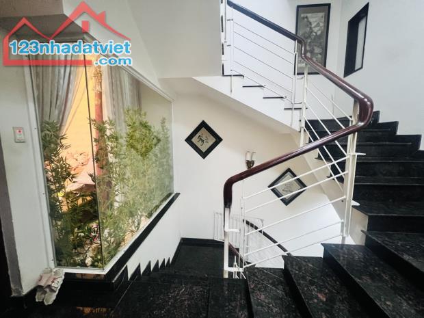 GẤP BÁN CHIA TÀI SẢN  GIẢM CHÀO 6 TỶ --BIỆT THỰ SÁT TÊN LỬA --250M2--3 TẦNG --GIÁ 20.5 TỶ - 2