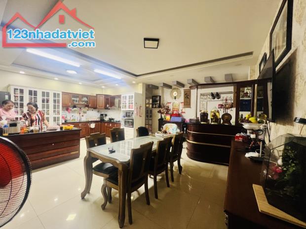 GẤP BÁN CHIA TÀI SẢN  GIẢM CHÀO 6 TỶ --BIỆT THỰ SÁT TÊN LỬA --250M2--3 TẦNG --GIÁ 20.5 TỶ - 3