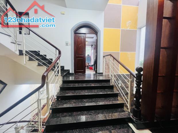 GẤP BÁN CHIA TÀI SẢN  GIẢM CHÀO 6 TỶ --BIỆT THỰ SÁT TÊN LỬA --250M2--3 TẦNG --GIÁ 20.5 TỶ - 4