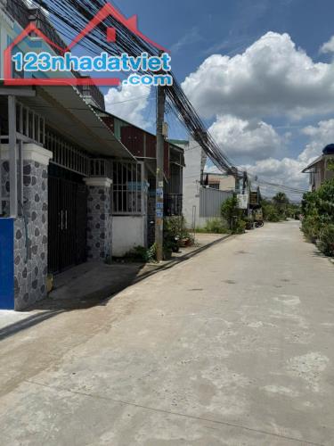 BÁN NHÀ 1 TRỆT, 1 LẦU, ĐƯỜNG XE HƠI, GIÁ RẺ, ĐỨC HÒA, LONG AN