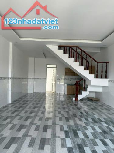 BÁN NHÀ 1 TRỆT, 1 LẦU, ĐƯỜNG XE HƠI, GIÁ RẺ, ĐỨC HÒA, LONG AN - 2