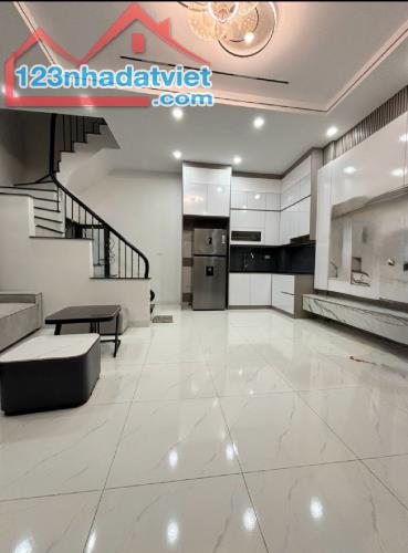 BÁN NHÀ PHỐ MINH KHAI – 41m2 x 5 TẦNG – CHỈ 8 TỶ