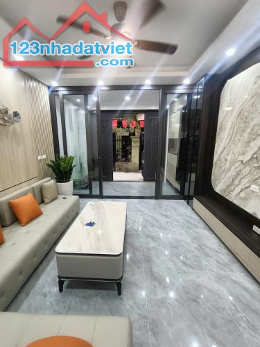 Bán nhà đẹp - Hiếm -  Phố Chùa Láng – 2 thoáng – 5 tầng 4 ngủ - full đồ 48m2-10.8 tỷ - 1