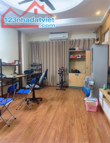 BÁN NHÀ PHỐ TRẦN DUY HƯNG QUẬN CẦU GIẤY, Ô TÔ TRÁNH 40M2 4 TẦNG 18 TỶ