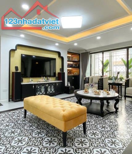 BÁN NHÀ PHÂN LÔ HOÀNG QUỐC VIỆT, LÔ GÓC 6T THOÁNG, VỈA HÈ, ÔTÔ TRÁNH, 43M2 HƠN 14 TỶ