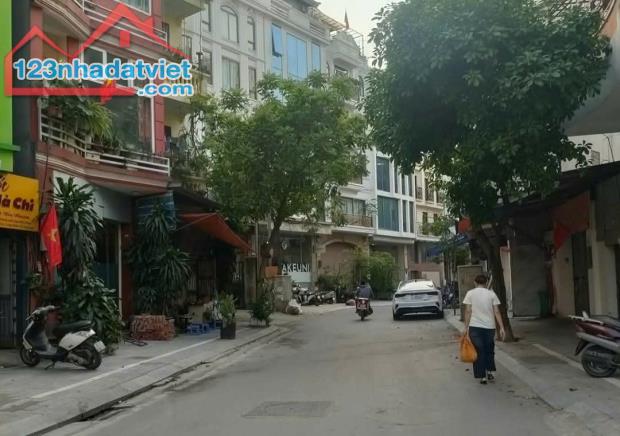 BÁN NHÀ PHÂN LÔ HOÀNG QUỐC VIỆT, LÔ GÓC 6T THOÁNG, VỈA HÈ, ÔTÔ TRÁNH, 43M2 HƠN 14 TỶ - 3