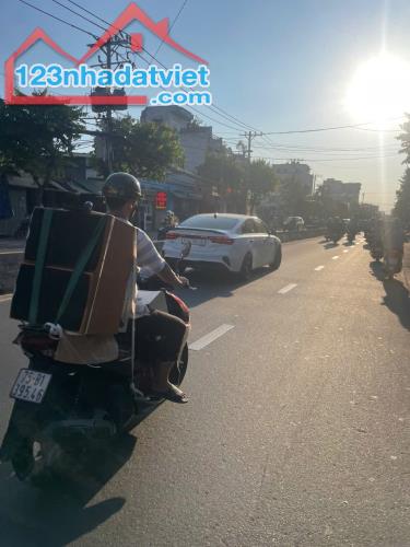 Bán đất mặt tiền 15x40m giá chưa tới 25 tỷ Đường Phan Văn Hớn