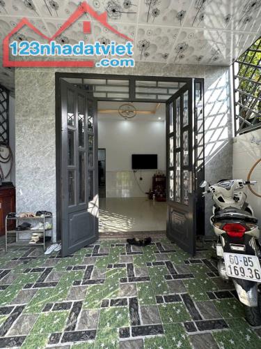 Bán nhà đẹp, sổ riêng gần KDC Tân Phong, đường 6m thông chỉ 2tỷ350