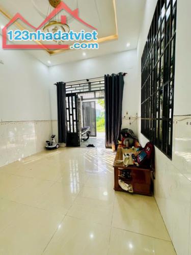 Bán nhà đẹp, sổ riêng gần KDC Tân Phong, đường 6m thông chỉ 2tỷ350 - 1