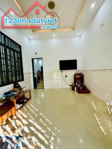 Bán nhà đẹp, sổ riêng gần KDC Tân Phong, đường 6m thông chỉ 2tỷ350 - 2