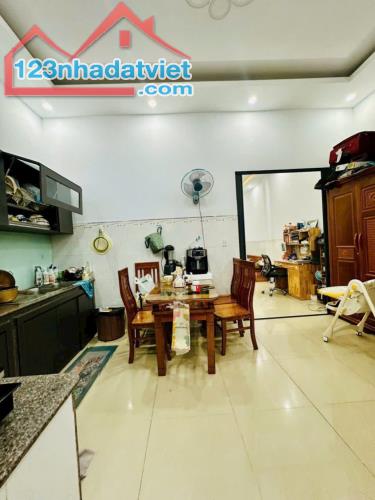 Bán nhà đẹp, sổ riêng gần KDC Tân Phong, đường 6m thông chỉ 2tỷ350 - 3