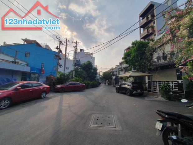 Mặt tiền đường số 9 P.9 GV - 8 tầng 96m2 - Full nội thất , thang máy - 5
