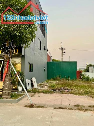 CẦN BÁN LÔ ĐẤT ĐẤU GIÁ X3 – ĐÔNG LA, DƯƠNG NỘI, HÀ ĐÔNG  * Diện tích: 75m² – Mặt tiền: 6.2