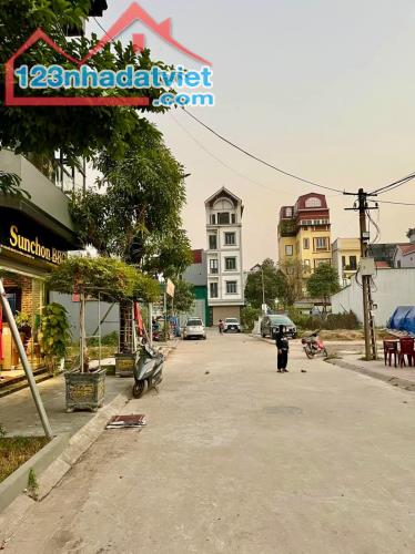 CẦN BÁN LÔ ĐẤT ĐẤU GIÁ X3 – ĐÔNG LA, DƯƠNG NỘI, HÀ ĐÔNG  * Diện tích: 75m² – Mặt tiền: 6.2 - 1