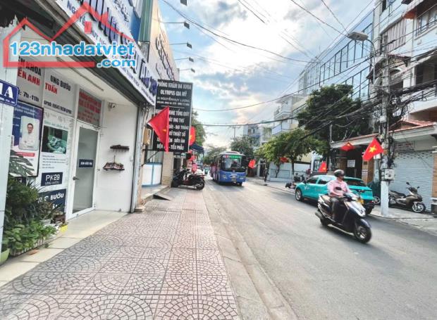 LÊN SÓNG NHÀ MẶT TIỀN NGUYỄN HUY LƯỢNG, QUẬN BÌNH THẠNH. NGANG 3,8m x 10m. CHỈ : 5,15 TỶ.