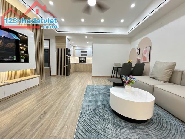 Bán căn hộ tòa cc tòa OCT2 ĐN2 Bắc Linh Đàm, nhà đẹp, full nt, view hồ, 80m, 3 ngủ, sddcc,