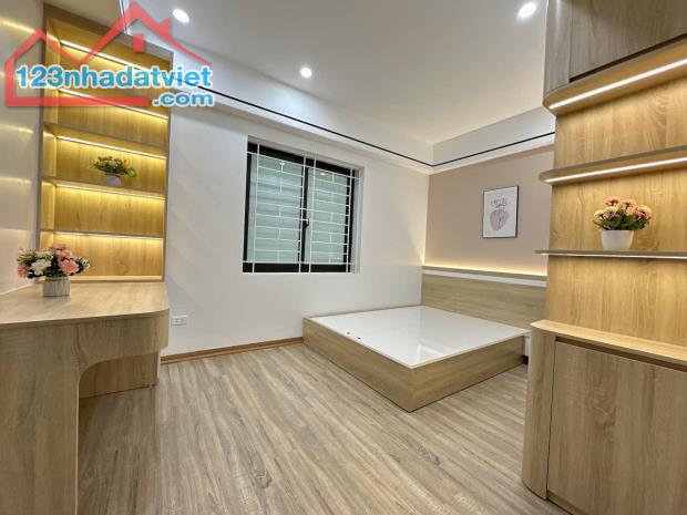 Bán căn hộ tòa cc tòa OCT2 ĐN2 Bắc Linh Đàm, nhà đẹp, full nt, view hồ, 80m, 3 ngủ, sddcc, - 2