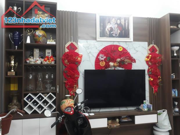 Nhà đẹp ngõ 8/3 giá 10.7 tỷ, 36m2x4T, ở luôn, ẢNH THẬT