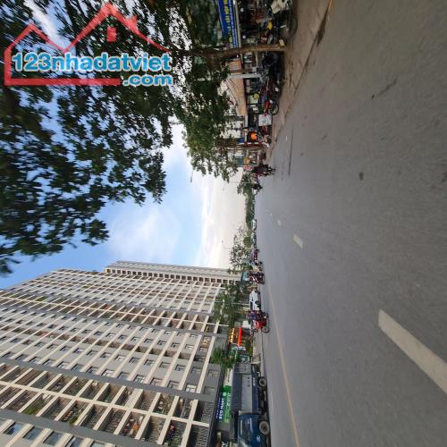 23 tỷ có tòa văn phòng 81m2, 5 tầng mặt phố 22m tại Trâu Quỳ, Gia Lâm, Hà Nội. Lh - 2