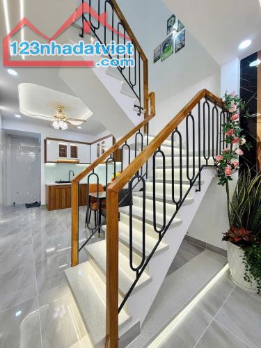 BÁN NHÀ ĐẸP - GẦN CV LÀNG HOA - GÒ VẤP - 40M2 - GIÁ 4.45 tỷ - 5