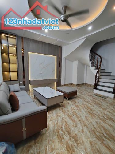BÁN NHÀ TRUNG TÂM QUẬN ĐỐNG ĐA – VỊ TRÍ VÀNG GẦN HỒ VĂN CHƯƠNG – NGÕ Ô TÔ TRÁNH – MẶT TIỀN
