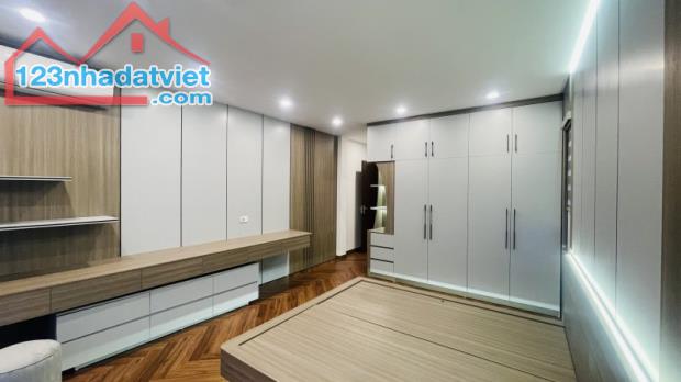 Bán nhà Thạch Bàn,Long Biên 7 tầng,45m,mt4m oto vào nhà nhỉnh 10 tỷ - 4