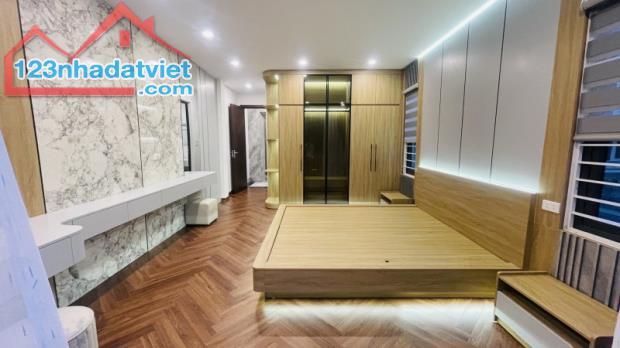 Bán nhà Thạch Bàn,Long Biên 7 tầng,45m,mt4m oto vào nhà nhỉnh 10 tỷ - 5