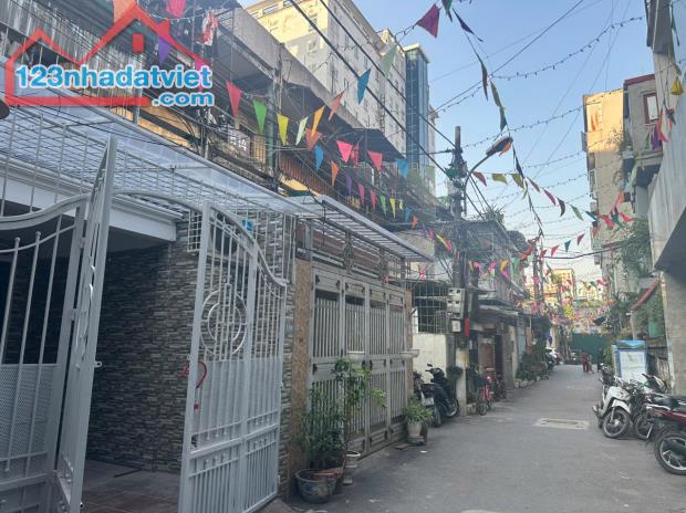 Bán nhà tập thể 90m đẹp như mặt phố tại 487 Nguyễn Trãi ô tô đỗ cửa, Thanh Xuân