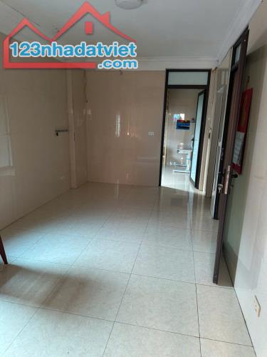 Bán nhà tập thể 90m đẹp như mặt phố tại 487 Nguyễn Trãi ô tô đỗ cửa, Thanh Xuân - 2