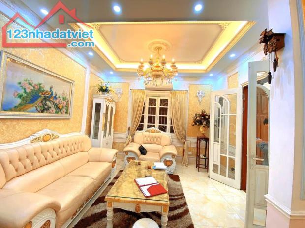 Phân Lô, Ô Tô Tránh Kinh doanh Vào Nhà, Kim Đồng, Diện tích 64m2 Giá 18 tỷ