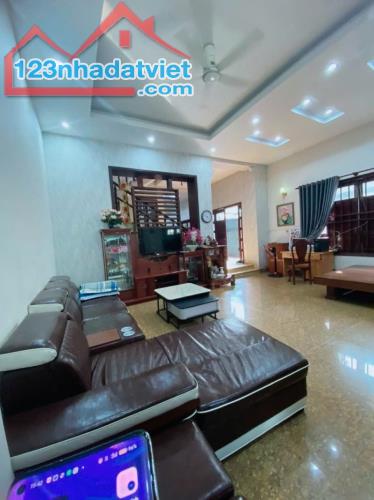 Bán BIỆT THỰ ĐẲNG CÂP 242m2 ngay Trung Tâm Dĩ An,ngang KHỦNG 12m - 2