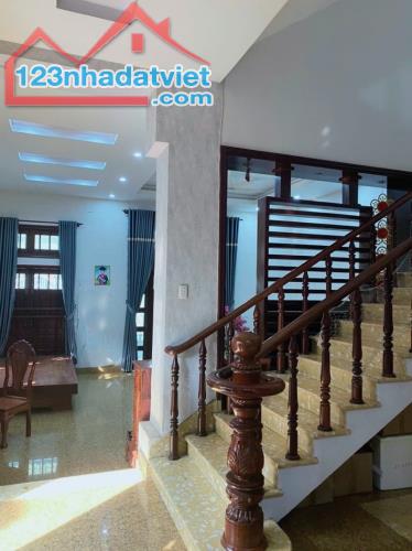 Bán BIỆT THỰ ĐẲNG CÂP 242m2 ngay Trung Tâm Dĩ An,ngang KHỦNG 12m - 3