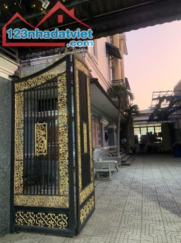Bán BIỆT THỰ ĐẲNG CÂP 242m2 ngay Trung Tâm Dĩ An,ngang KHỦNG 12m - 4