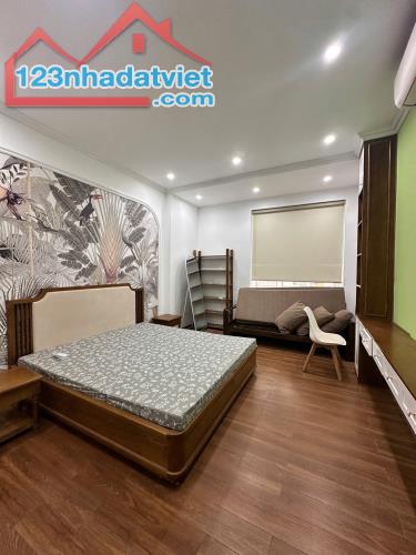 BÁN NHÀ MẶT PHỐ HUỲNH THÚC KHÁNG - TRUNG TÂM PHỐ CỔ HÀ ĐÔNG Diện tích: 35m² x 4 tầng
