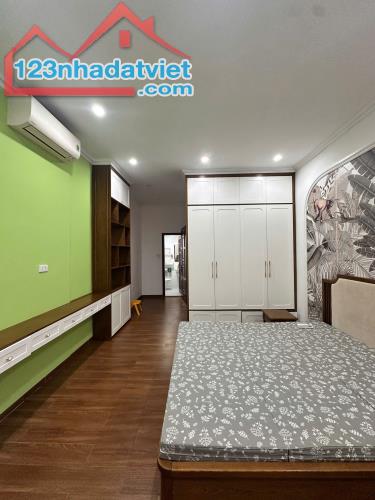BÁN NHÀ MẶT PHỐ HUỲNH THÚC KHÁNG - TRUNG TÂM PHỐ CỔ HÀ ĐÔNG Diện tích: 35m² x 4 tầng - 4