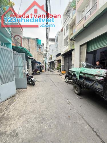 NHÀ KHU BÀU CÁT, P.11, TÂN BÌNH, GẦN CHỢ BÀ HOA, NHÀ CŨ, TIỆN XÂY MỚI - CHỈ NHỈNH 12 TỶ - 1
