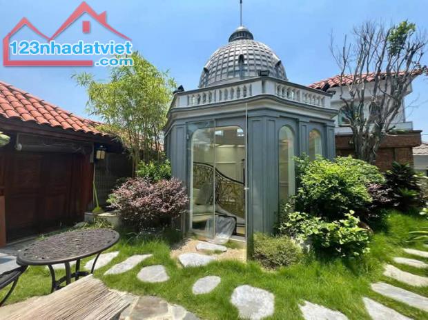 Bán BT sân vườn phố Phạm Văn Đồng, TP Giao Lưu DT239mx4TxMT8m, giá 96 tỷ sát hồ điều hòa - 2
