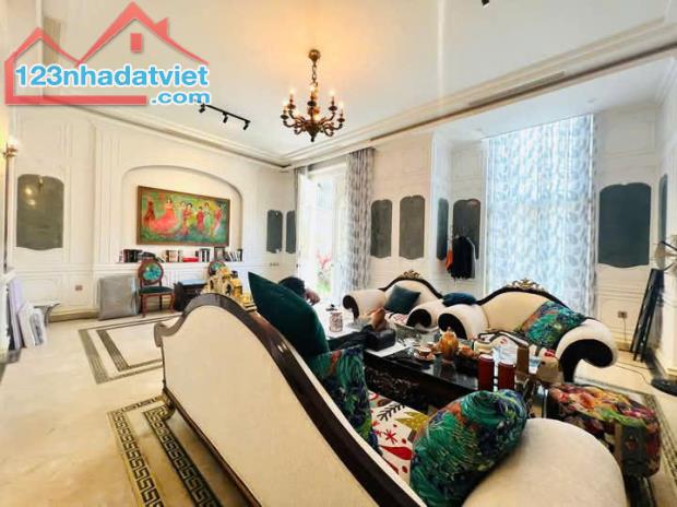Bán BT sân vườn phố Phạm Văn Đồng, TP Giao Lưu DT239mx4TxMT8m, giá 96 tỷ sát hồ điều hòa - 3