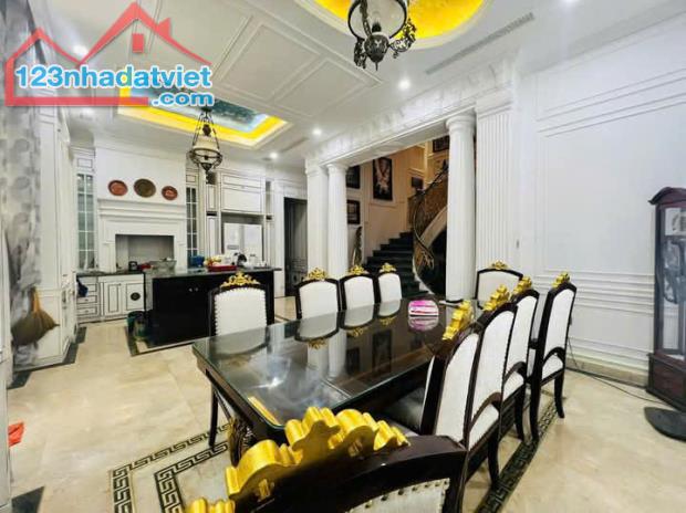 Bán BT sân vườn phố Phạm Văn Đồng, TP Giao Lưu DT239mx4TxMT8m, giá 96 tỷ sát hồ điều hòa - 4