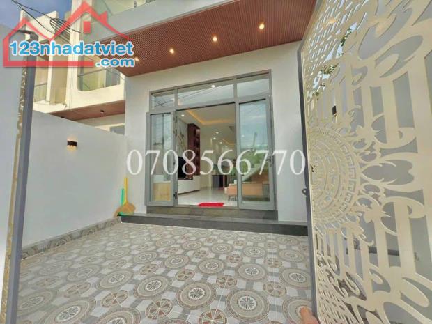 Nhà 1 trệt 1 lầu rẻ như cho gần chợ Bình Điền  vài phút xe máy, 82 m2, giá 1,3 tỷ