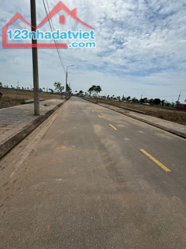 CẦN TIỀN BÁN GẤP LÔ ĐẤT 100m2 VUÔNG VẮN SẴN SỔ Ở TIỀN HẢI - 2