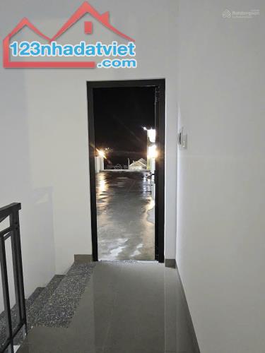 Cho Thuê Nhà 1 Trệt 2lầu Mới 100%, 88m2 (Dtsd=352m2)- Mặt Tiền Nguyễn Văn Cừ - 1