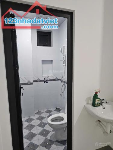 Cho Thuê Nhà 1 Trệt 2lầu Mới 100%, 88m2 (Dtsd=352m2)- Mặt Tiền Nguyễn Văn Cừ - 2