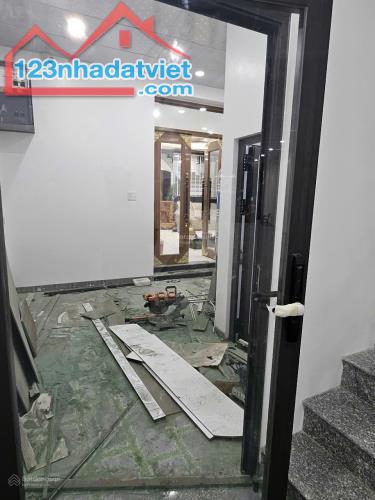 Cho Thuê Nhà 1 Trệt 2lầu Mới 100%, 88m2 (Dtsd=352m2)- Mặt Tiền Nguyễn Văn Cừ - 3