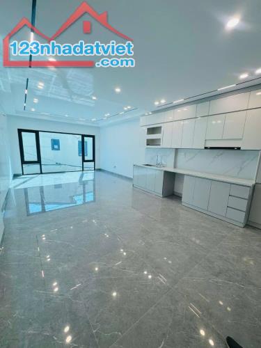 NHÀ MỚI TINH - THANG MÁY - GARA OTO - MẶT ĐƯỜNG 4.5m - KHU VIP NGỌC THUỴ - FULL NỘI THẤT N