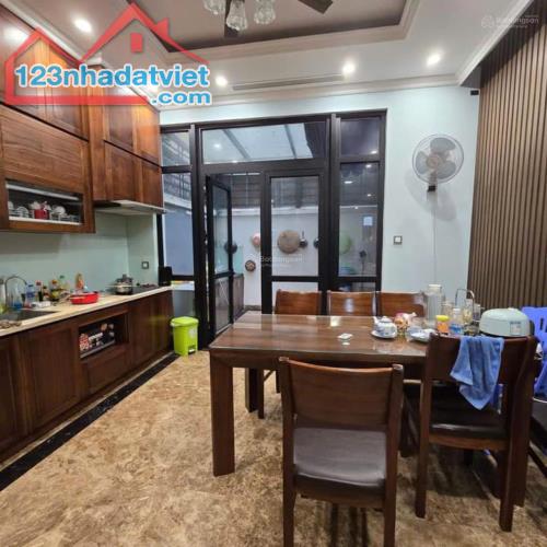 Hiến trưa từng có 61m2 giá 13.5 tỷ phân lô ô tô vào nhà tại Lê Trọng Tấn Thanh Xuân