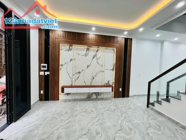 Bán nhà 3 tầng 40m2 tại Cam Lộ, Hùng Vương, Hồng Bàng, Hải Phòng giá chỉ 2,05 tỷ