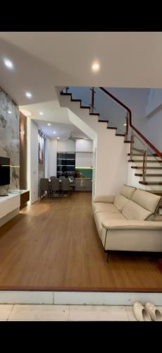 Bán nhà đẹp Mễ Trì oto đỗ gần 42m 5 tầng , 6 ngủ , MT 4.5m giá 8 tỷ nhỉnh
