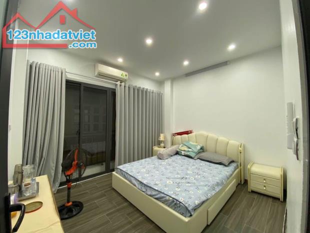 Bán nhà Phố Bạch Mai- Nhà dân tự xây- Full nội thất xịn- Ngõ rộng- Gần phố- Mặt tiền khủng
